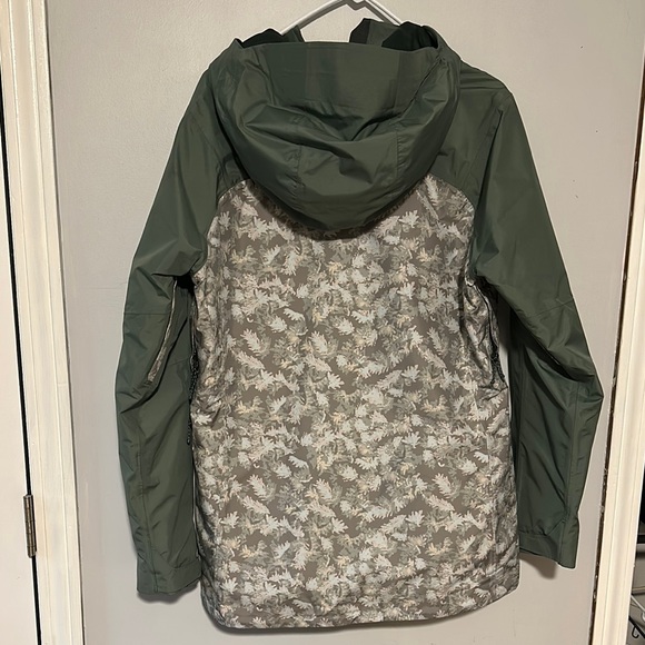 Patagonia Green and Gray Women's Jacket - Picture 3 of 3